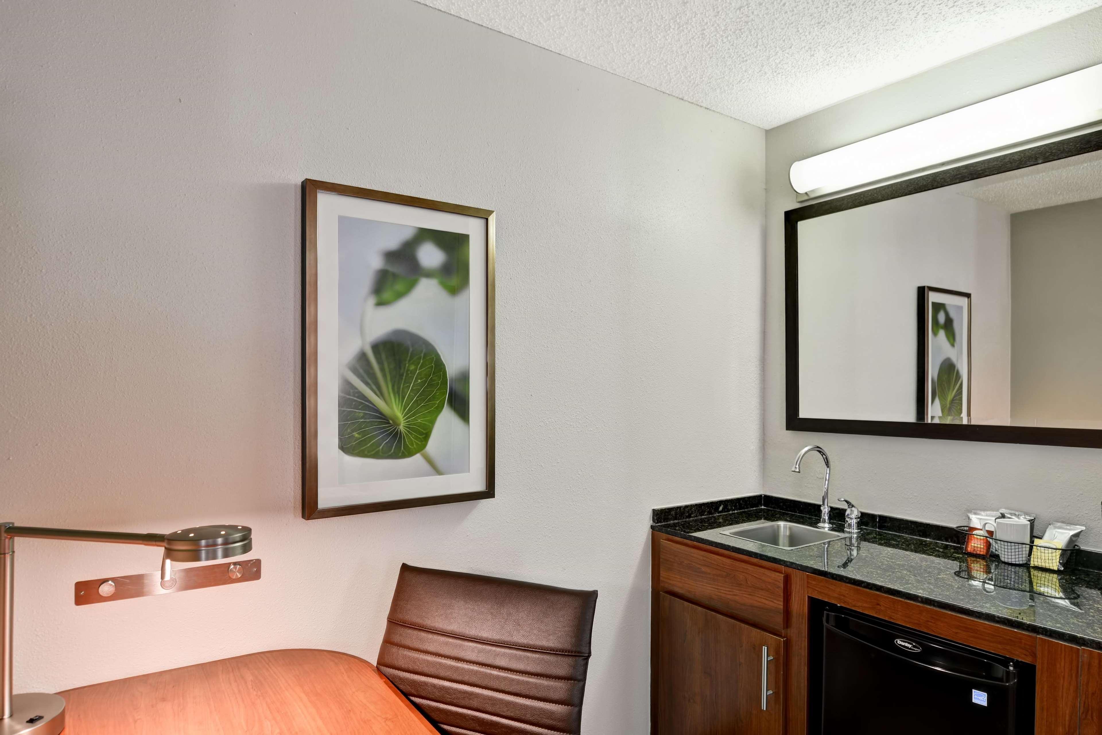 Hyatt Place Birmingham/Hoover Bagian luar foto