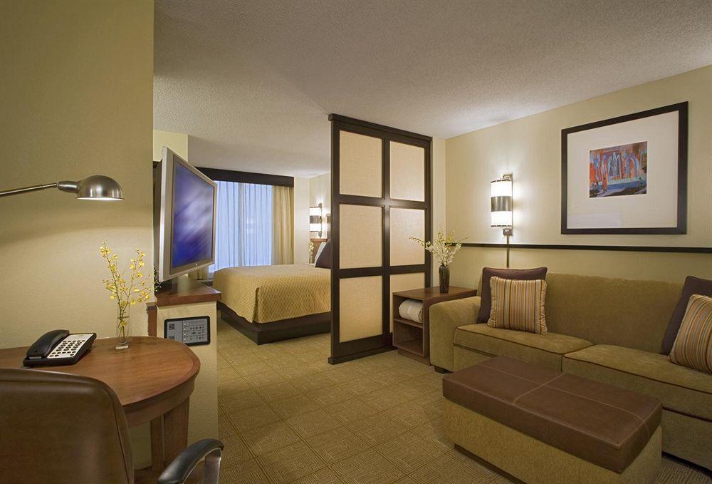 Hyatt Place Birmingham/Hoover Bagian luar foto
